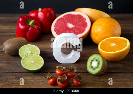 Vitamin C in Obst und Gemüse. Natürliche Produkte, die reich an Vitamin C Stockfoto