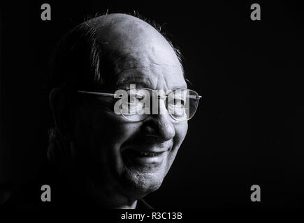 BBC Kommentator Ian Robertson in Pennyhill Park, Bagshot vor seinem abschließenden Kommentar während die England v Australia Match am Samstag. PRESS ASSOCIATION Foto. Bild Datum: Donnerstag, November 22, 2018. Siehe PA Geschichte RUGBYU England. Photo Credit: John Walton/PA-Kabel. Beschränkungen: Nur die redaktionelle Nutzung, keine kommerzielle Nutzung ohne vorherige Zustimmung. Stockfoto