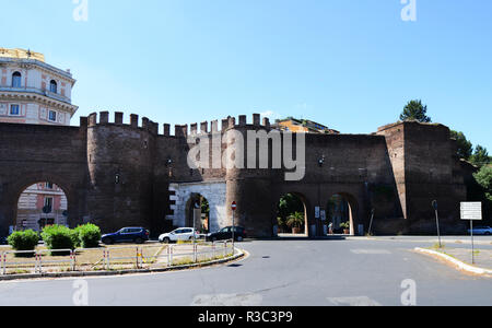 Pinciana Tor im 5.Jahrhundert gebaut wurde, diese gewölbte Tor war ein Durchgang durch die 3rd-Stadtmauer. Stockfoto