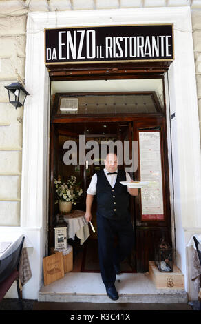 Da Enzo Restaurant in Rom ist bekannt für ihre römische Küche. Stockfoto