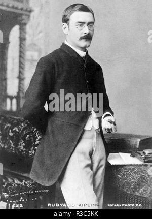 RUDYARD Kipling (1865-1936), englischer Journalist, Dichter und Schriftsteller über 1895 Stockfoto