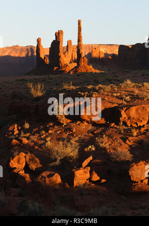 Totem Pole Bildung bei Sonnenuntergang, Monument Valley, Arizona Stockfoto