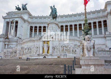 Die Vittorio Emanuele II-Denkmal, das auch als Altare della Patria im Stadtzentrum von Rom, Latium, Italien bekannt Stockfoto