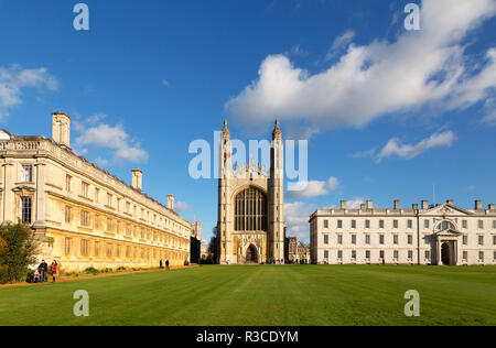 Kings College Chapel Cambridge mit dem Gibbs-Gebäude rechts und dem Clare College links; Cambridge University Colleges, Cambridge UK Stockfoto