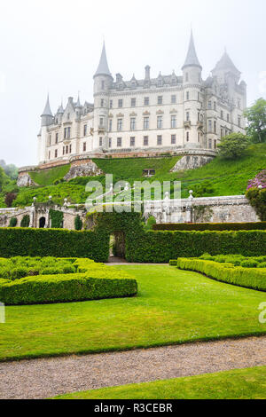 Dunrobin Castle unter den schottischen Nebel, Schottland. Stockfoto