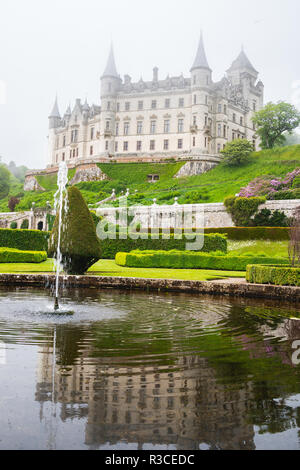 Dunrobin Castle unter den schottischen Nebel, Schottland. Stockfoto