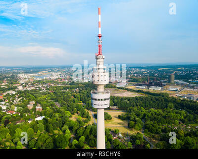 DORTMUND, Deutschland - Juli 04, 2018: Florianturm oder Florian Tower ist ein Fernmeldeturm im Westfalenpark in Dortmund, Deutschland Stockfoto