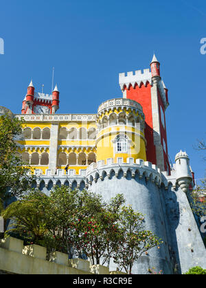 Palácio Nacional da Pena (Pena) in Sintra, nahe bei Lissabon, Teil der UNESCO. Südeuropa, Portugal Stockfoto