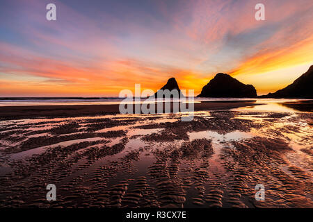 Seastack und Strand bei Sonnenuntergang, von Devil's Elbow State Park, Illinois Stockfoto