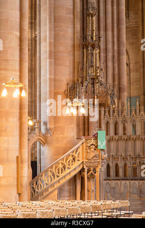 Innenraum von St. Elizabeth's Kirche (Elisabethkirche), Marburg, Hessen, Deutschland Stockfoto