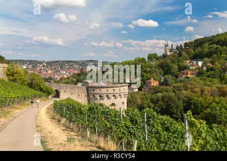 Mauern der Festung Marienberg und der Wallfahrtskirche Kapelle, Würzburg, Bayern, Deutschland Stockfoto