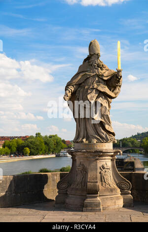 Statue auf Alte Mainbrücke, Würzburg, Bayern, Deutschland Stockfoto