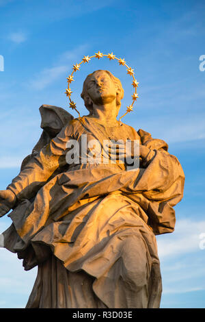 Statue auf Alte Mainbrücke, Würzburg, Bayern, Deutschland Stockfoto