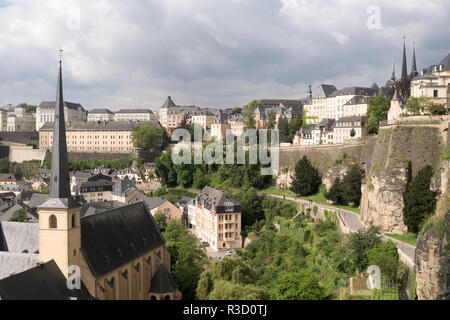 Blick auf die Stadt Luxemburg von den Wänden über das Plateau du Rham, Luxemburg, Europa suchen Stockfoto