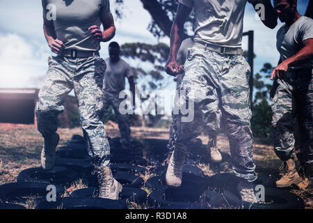 Trainer Ausbildung zum militärischen Soldaten Stockfoto