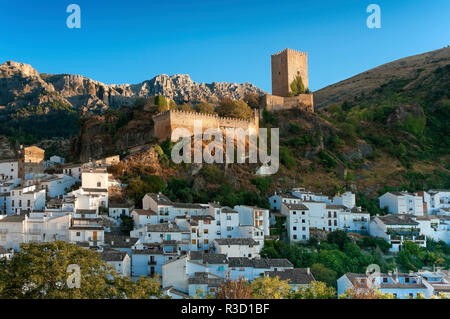 Panorama mit der yedra Schloss (11. Jh.). Cazorla. Die Provinz Jaen. Region Andalusien. Spanien. Europa Stockfoto