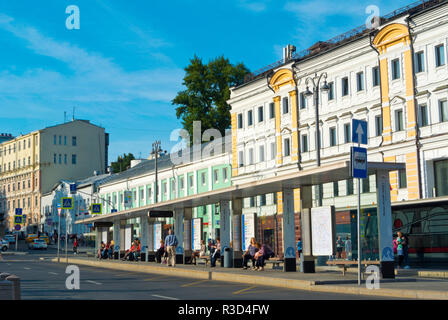 Bushaltestelle, Bus, Slavyanskaya Square, Kitay Gorod, Moskau, Russland Stockfoto