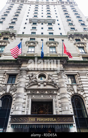 New York City, USA - 28. Juli 2018: Das Peninsula Hotel an der Fifth Avenue (5th Avenue) in Manhattan in New York City, USA Stockfoto