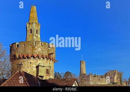 Der Rote Turm und Burg Windeck in Weinheim Stockfoto