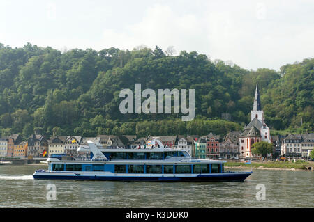 Boot vor Sankt Goar Stockfoto