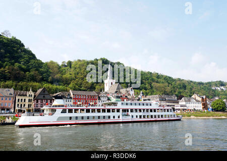 Boot vor Sankt Goar Stockfoto