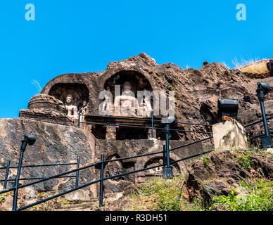 Und bojjannakonda Lingalakonda sind zwei Buddhistische Felsen gehauenen Höhlen auf den angrenzenden Hügeln in Visakhapatnam, Indien. Stockfoto