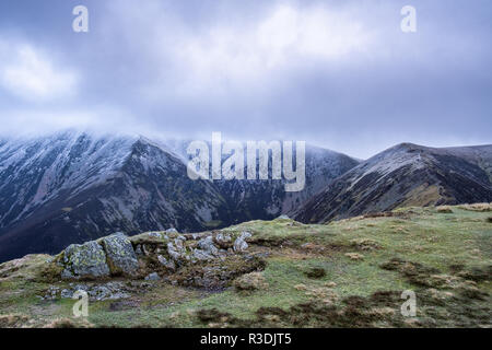 Der erste Schnee fallen für den Herbst/Winter 2018 im Buttermere und Grasmoor Gipfel. Stockfoto