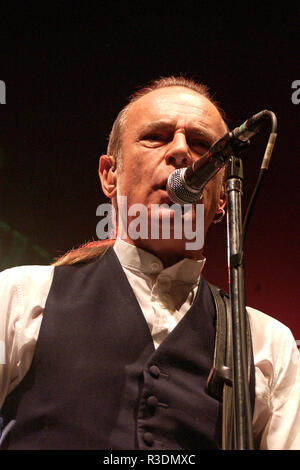 Francis Rossi mit Status Quo Stockfoto