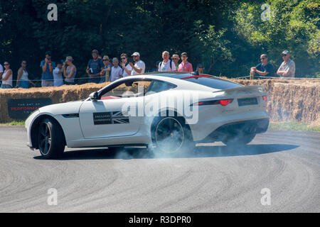 Jaguar F-Type drift Erfahrung am Goodwood Festival der Geschwindigkeit 2018 Stockfoto