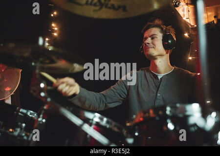 Szamotuly, Polen. 26. September 2018. Tenzing Norgay Band - echten U-Bahn. Mitglieder: Lukasz Kwasny, Jan Suwalski, Piotr Ruciak, Patryk Krasniewski, Jaroslaw Bogacki Robak. Stockfoto