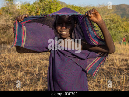 Suri Stamm junge während einer donga Ritual, Omo Valley, Kibish, Äthiopien Stockfoto