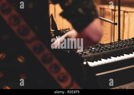 Szamotuly, Polen. 15. November 2018. Tenzing Norgay Band - echten U-Bahn. Mitglieder: Lukasz Kwasny, Jan Suwalski, Piotr Ruciak, Patryk Krasniewski, Jaroslaw Bogacki Robak. Stockfoto