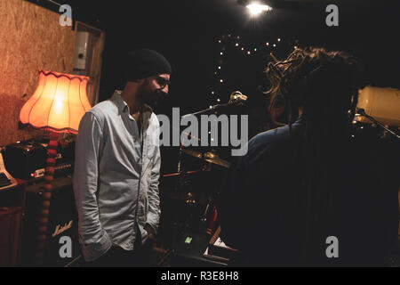 Szamotuly, Polen. 15. November 2018. Tenzing Norgay Band - echten U-Bahn. Mitglieder: Lukasz Kwasny, Jan Suwalski, Piotr Ruciak, Patryk Krasniewski, Jaroslaw Bogacki Robak. Stockfoto