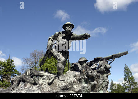 Dieses Fett, und dramatische, Kriegerdenkmal ist für alle Mitglieder der Cameronians (Scottish Rifles), die in den beiden Weltkriegen gestorben und im Kelvingrove Park in Glasgow, Schottland. Stockfoto