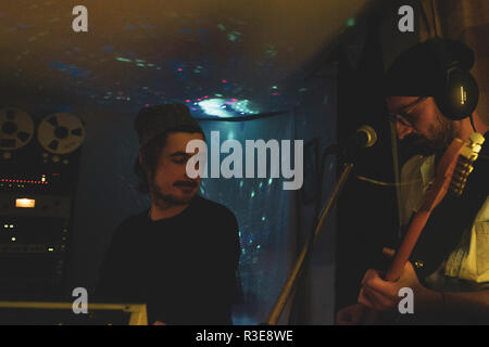 Szamotuly, Polen. 15. November 2018. Tenzing Norgay Band - echten U-Bahn. Mitglieder: Lukasz Kwasny, Jan Suwalski, Piotr Ruciak, Patryk Krasniewski, Jaroslaw Bogacki Robak. Stockfoto