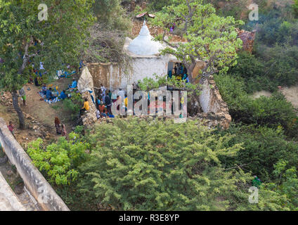 Luftbild des harari Menschen während eines Sufi Feier in der Nähe von einem Grab, Harari Region, Harar, Äthiopien Stockfoto