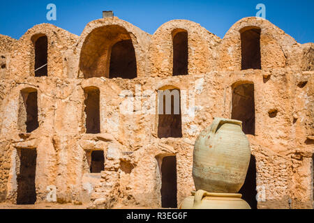 Tunesien medenine. Fragment des Alten ksar innerhalb des Dorfes. Gab es früher befestigte Getreidespeicher (ghorfas) Stockfoto