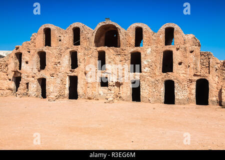 Tunesien medenine. Fragment des Alten ksar innerhalb des Dorfes. Gab es früher befestigte Getreidespeicher (ghorfas) Stockfoto