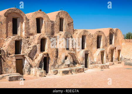 Tunesien medenine. Fragment des Alten ksar innerhalb des Dorfes. Gab es früher befestigte Getreidespeicher (ghorfas) Stockfoto