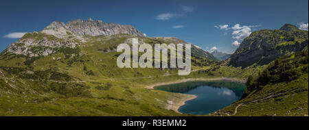 Bergpanorama im Lechtal mit Formarinsee Stockfoto