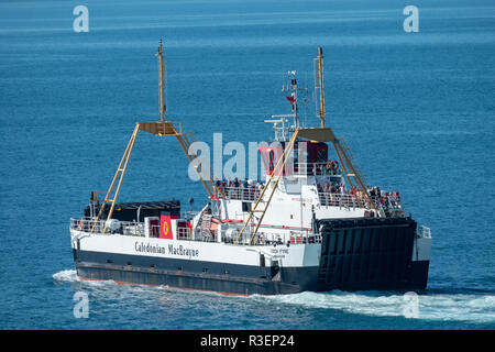 Der Caledonian MacBrayne Fähren, die MV-Loch Fyne Segel von Mallaig nach Armadale auf der Insel Skye. Stockfoto