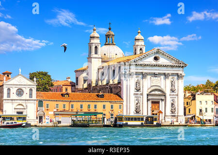 Die Kirche Santa Maria Assunta in der Lagune von Venedig, Italien. Stockfoto