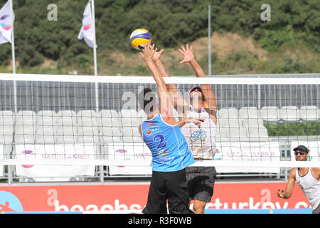 ISTANBUL, Türkei - 05. AUGUST 2018: Teilnehmer pro Beach Tour Istanbul Stufe Stockfoto