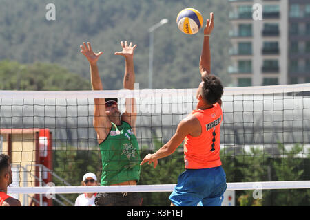 ISTANBUL, Türkei - 05. AUGUST 2018: Teilnehmer pro Beach Tour Istanbul Stufe Stockfoto