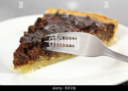 Schokolade, Birne und Pecan Tart Stockfoto