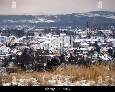 Blick auf die Stadt Stary Sacz im Winter. Polen. Stockfoto