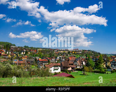 Kurort Szczawnica im Frühjahr. Polen. Stockfoto