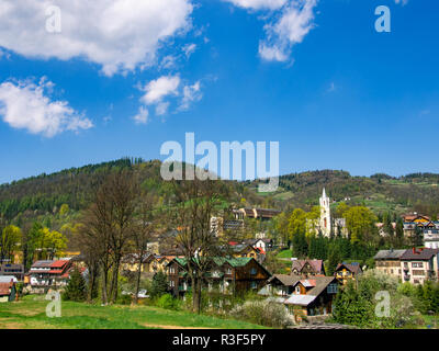 Kurort Szczawnica im Frühjahr. Polen. Stockfoto