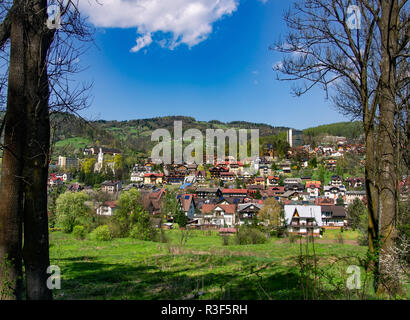 Kurort Szczawnica im Frühjahr. Polen. Stockfoto