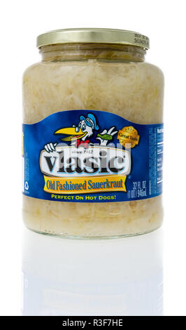 Winneconne, WI - 11. November 2018: Ein Glas vlasic altmodische Sauerkraut in einem isolierten Hintergrund. Stockfoto